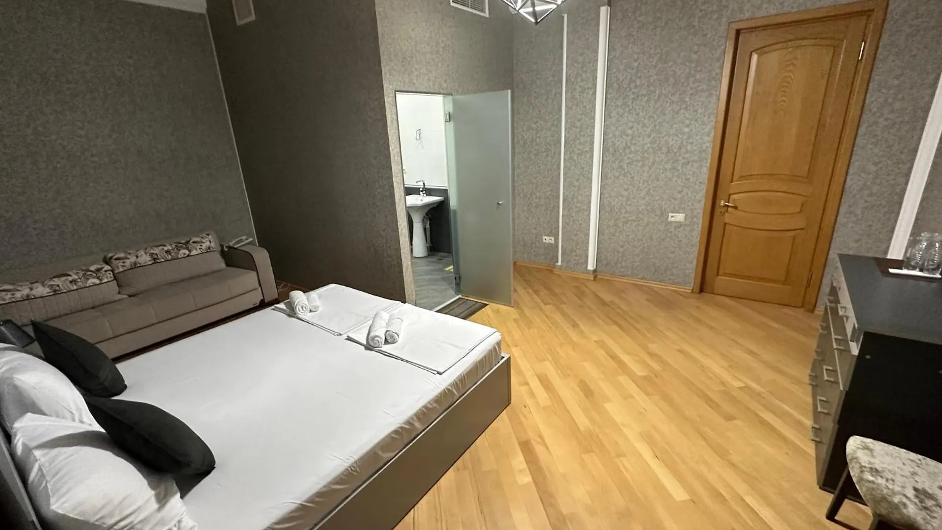 Hotel Garriott Tbilissi 0*,